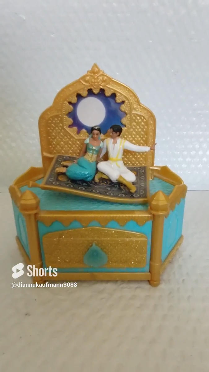 Disney ALADDIN A Whole New World Magic Carpet Musical Animated