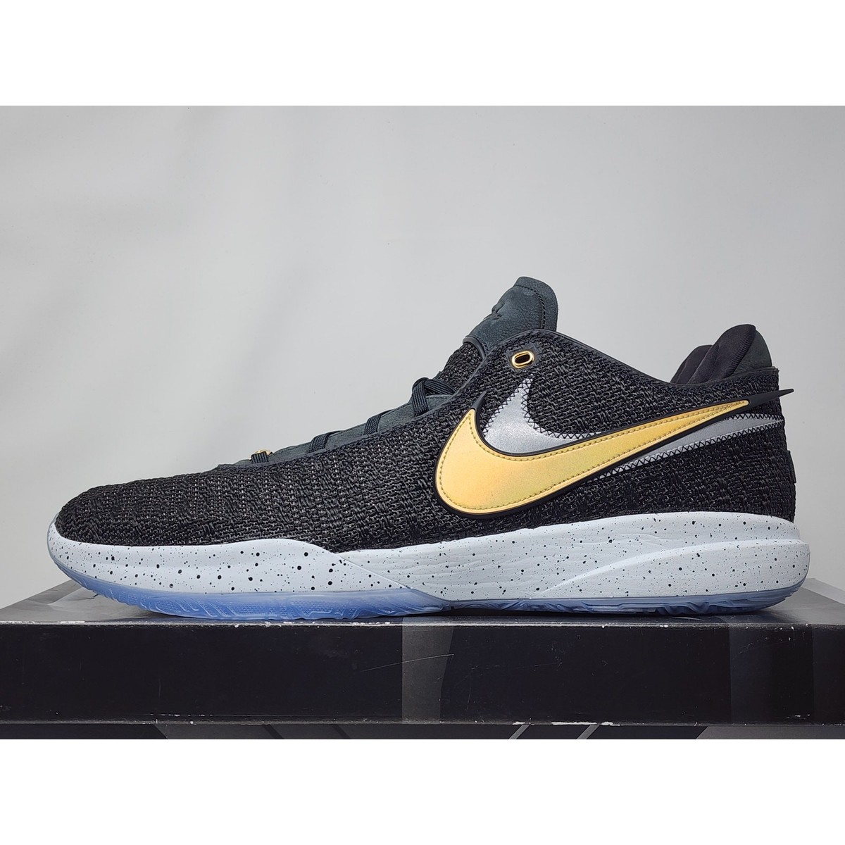 DS Nike LeBron 20 BLACK METALLIC GOLD DJ5423-003 | eBay