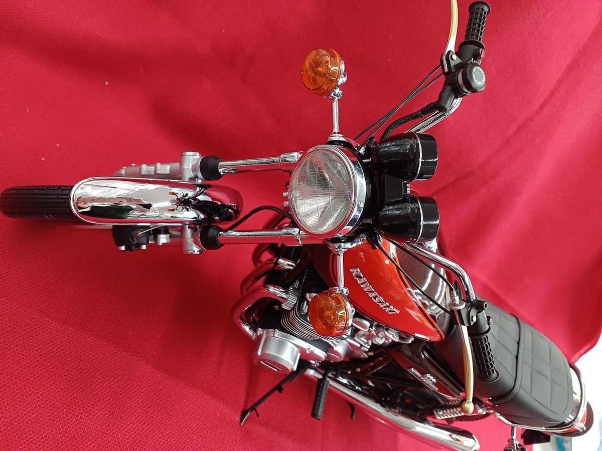 Minichamps Kawasaki 900 Z1 (1973) 1/6 Scale Motorcycle with