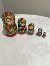 VTG Russian Nesting Matryoshka Babushka Hand Painted Wooden Dolls 5 Piece Set