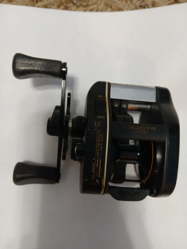 Daiwa Magforce V 103HSD V6062 PF Angelrolle Baitcaster
