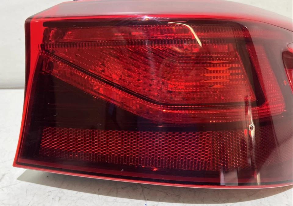 Luz trasera exterior halógena Kia Forte 2019-2023 pasajero derecha derecha OEM 0012 Foto 3 de 4