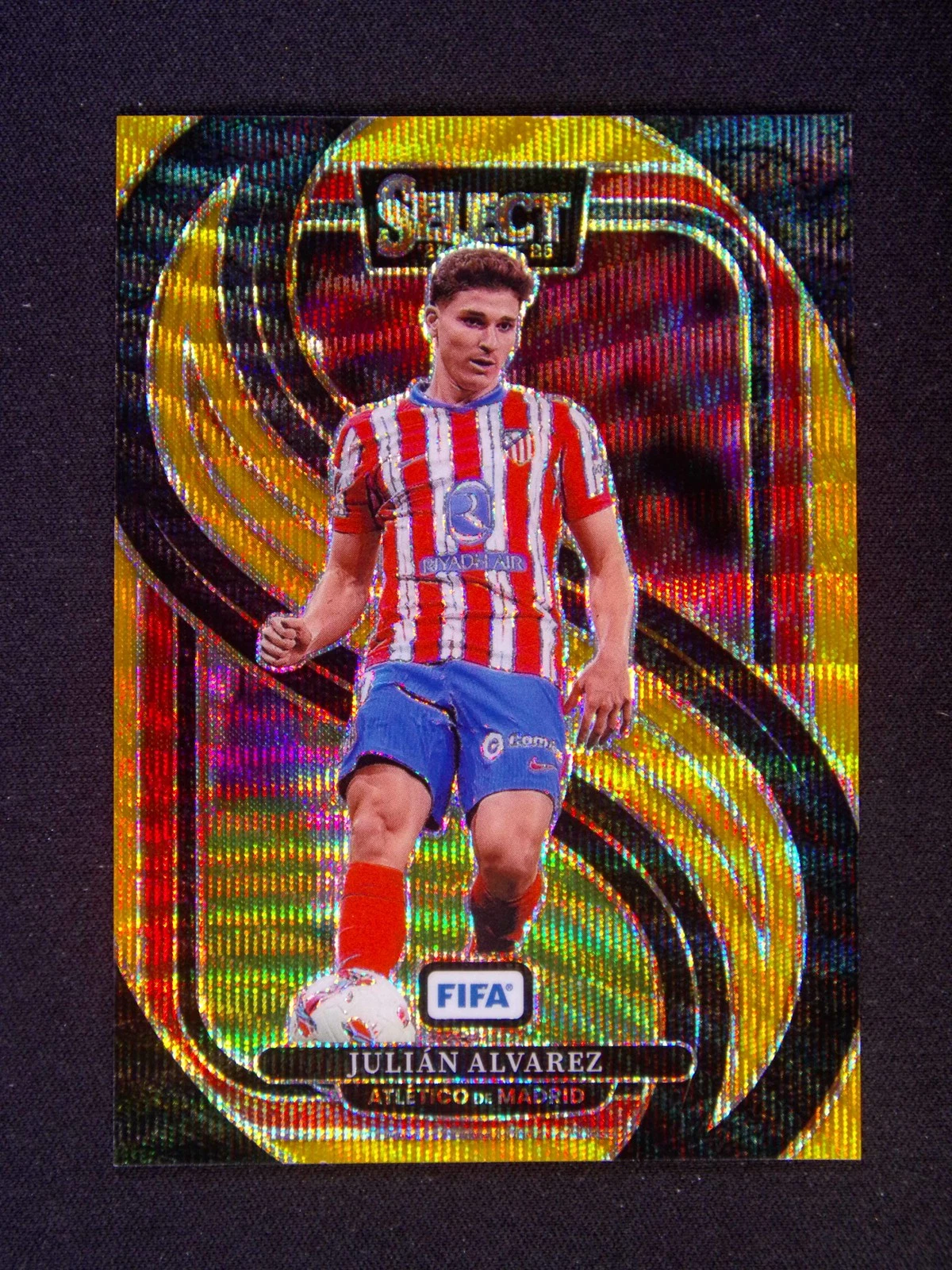 2024-25 Select FIFA Julián Álvarez #111 Gold Wave /10