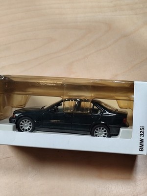 BMW 325i dunkel grün GAMA  82 22 9 417 772 1:24 Modell Auto  K94