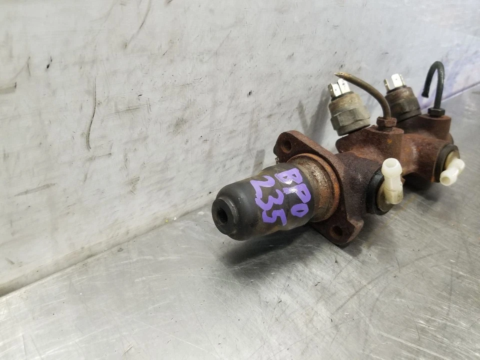 78 1978 Volkswagen Beetle 1,6 L MT FRENO CILINDRO MAESTRO Foto 3 de 4