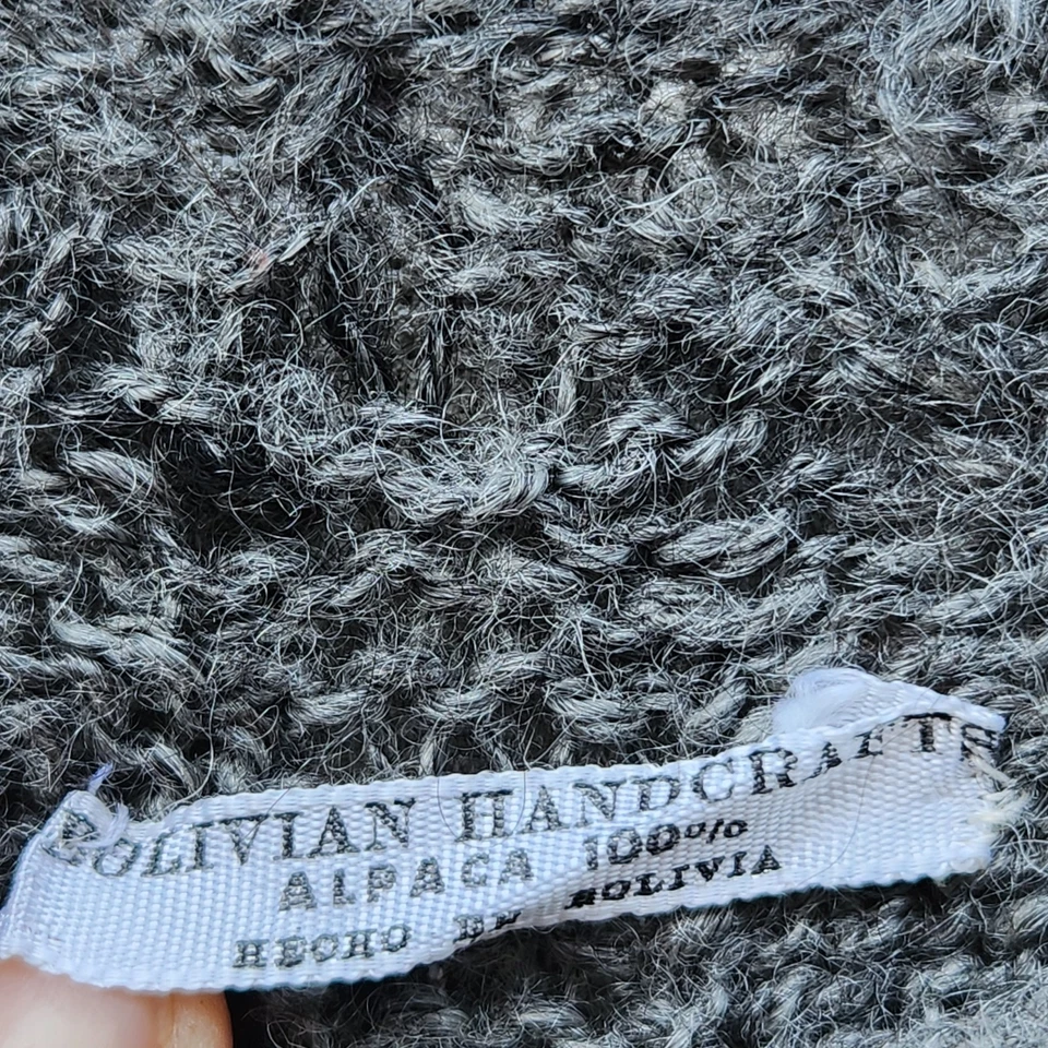 BOLIVIAN HANDCRAFTS Women's Poncho One Size Gray 100% Alpaca Made Bolivia  - Image 2 of 4