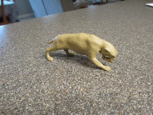 VINTAGE MARX TAN SMILODON SABER TOOTH TIGER PREHISTORIC DINOSAUR