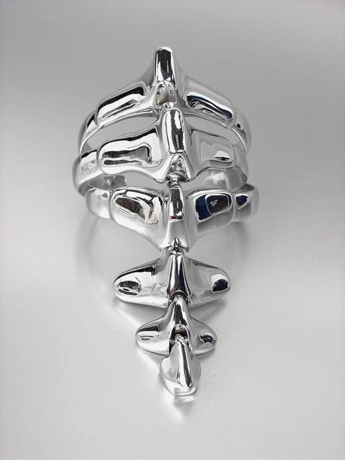 UNIQUE Chunky 18kt White Gold Plated Ribbed Dinosaur Bones Wide Cuff Bracelet - Image 2 of 4