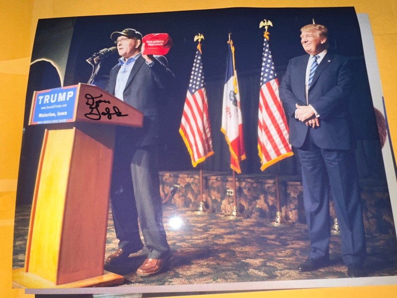 DAN GABLE signed IOWA OLYMPICS WRESTLING GOLD TRUMP Iowa 8x10 photo