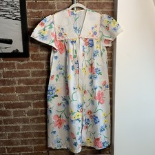 NEW Vintage Komar Woman  s House Dress Robe Medium Cotton/Poly Pocket Floral
