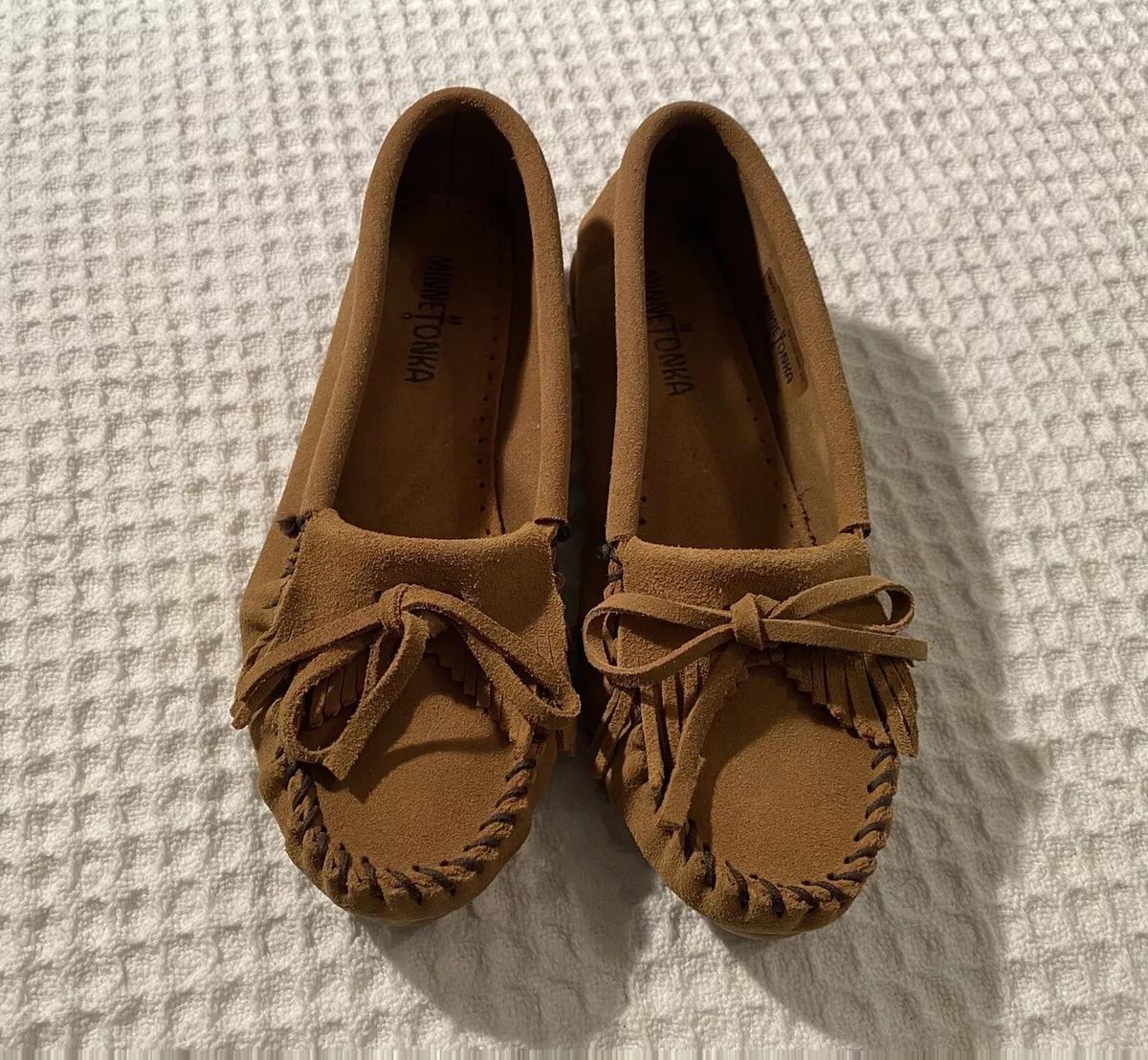 Minnetonka slip 2025 on shoes