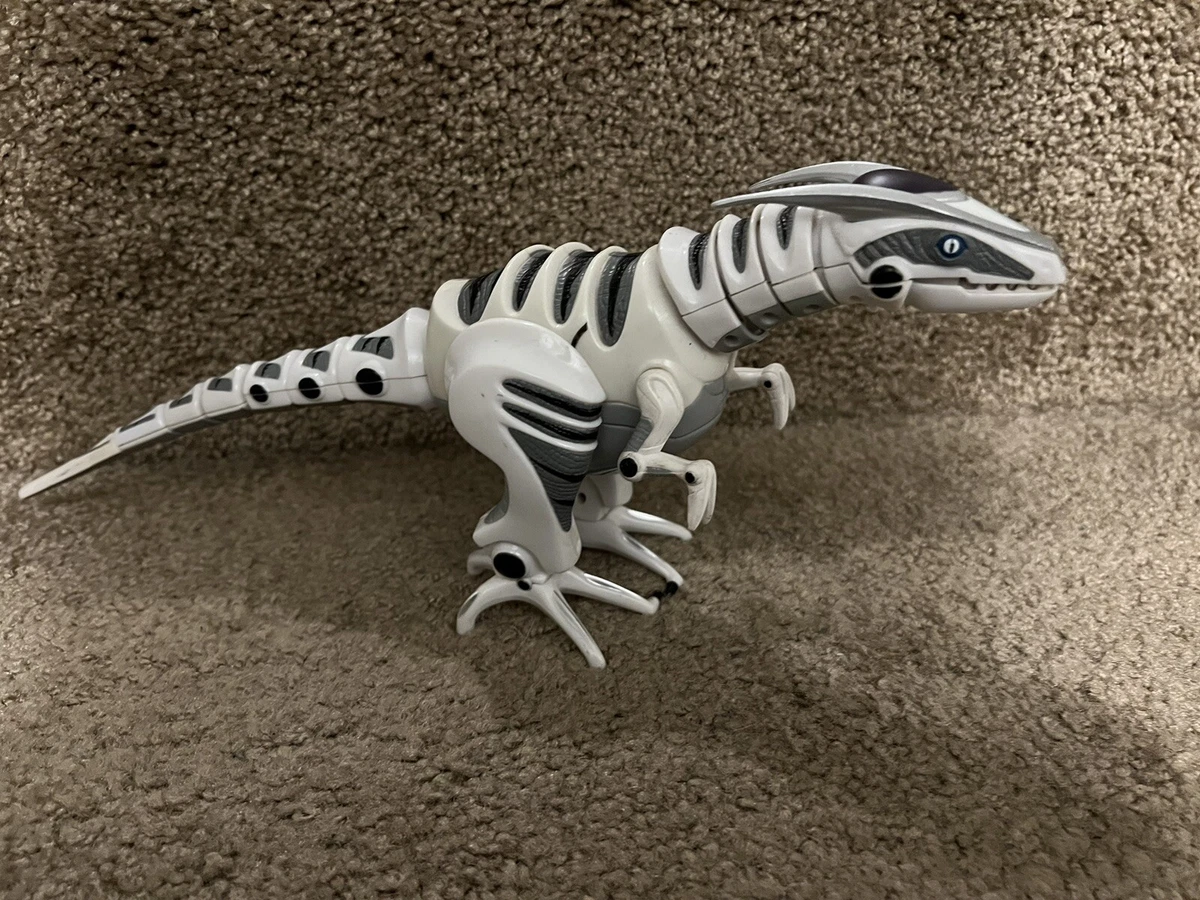 Robot velociraptor 2025