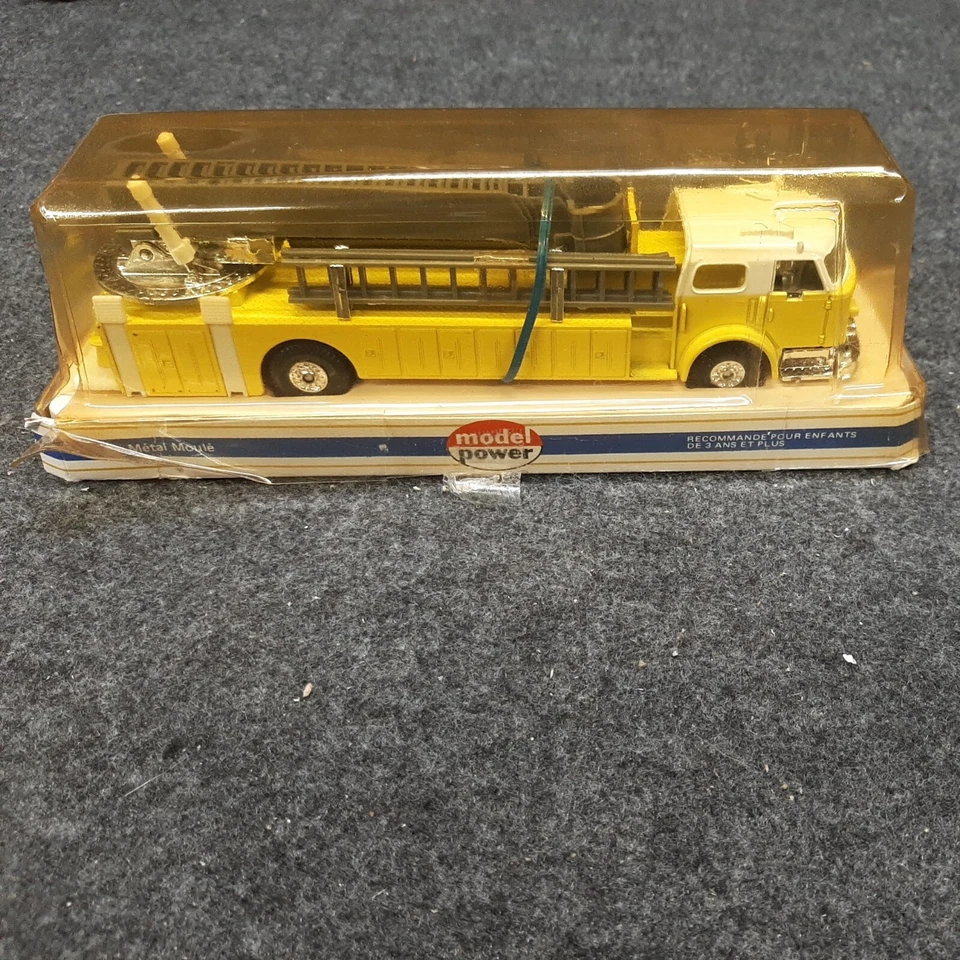 Model Power 7968MP Ladder Truck, Die-cast, yellow (DC011823-01) - Image 3 of 4