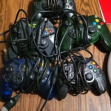 Microsoft Mad Catz Wired Original Xbox Controllers Lot - Multiple Controllers