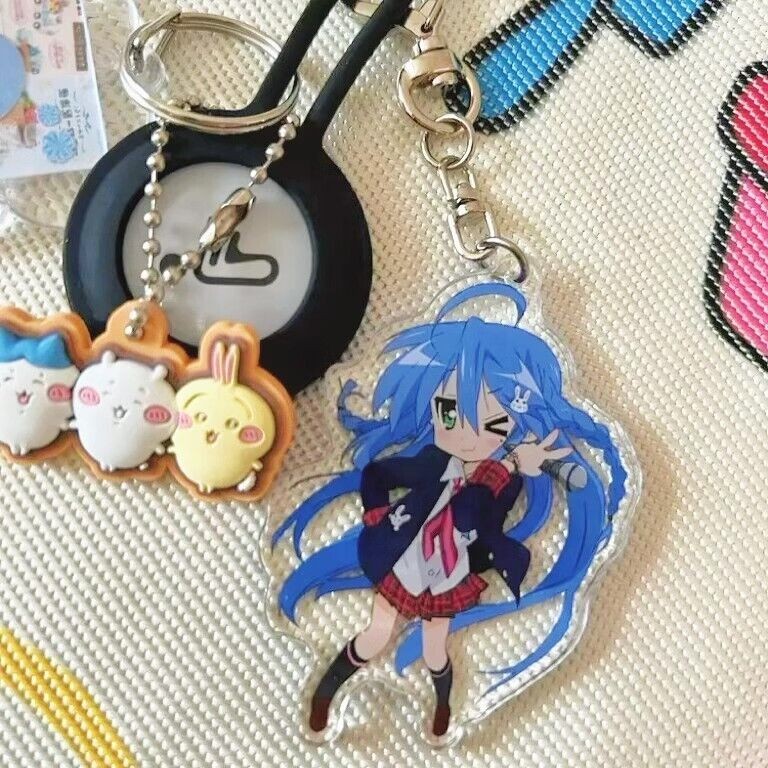 キーホルダー・アクリルキーホルダー Lucky Star Cosplay Netsuke Lucky Star Konata Izumi Acrylic 7cm Keychain Keyring Pendant Toys