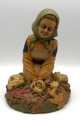Vintage Thomas Tom Clark Ava Woman Gardening Fall Gnomes Figurine 1993 #68 Cairn