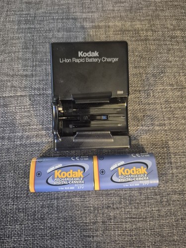 Kodak EasyShare Z612 6.1MP Digital Camera Silver w/Case & 2 Battery + Charger - Picture 13 of 17