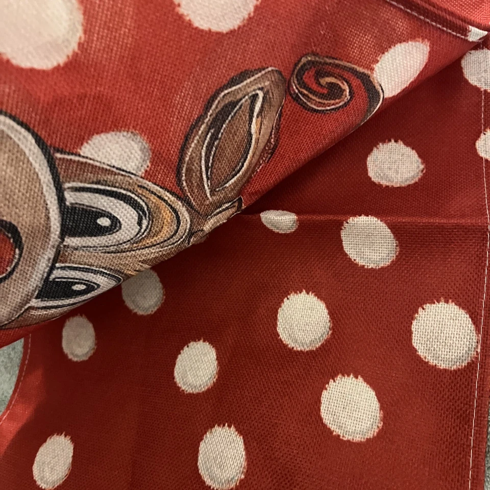 TABLE RUNNER NATAL. RUDOLPH RENAS 12” x 72” bolinhas vermelho branco - Imagem 3 de 4