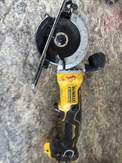 Dewalt ATOMIC 20V MAX Cordless Brushless 4 1/2" Circular Saw DCS571