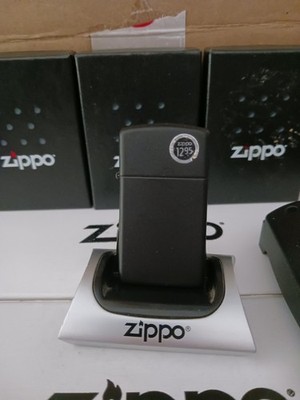 zippo plain slim. 1995 never used. Matte Black Slim.