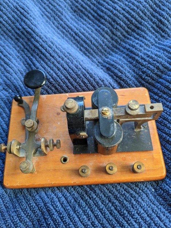 SIGNAL ELECTRIC SOUNDER "MORSE CODE " KEY AND BOARD E.F. JOHNSON CO. WASECA MINN