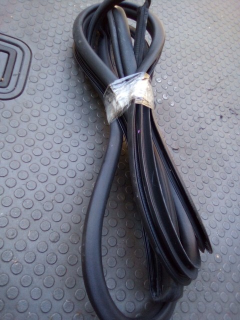 11 TOYOTA TUNDRA RIGHT PASSENGER FRONT DOOR SEAL RUBBER Weatherstrip