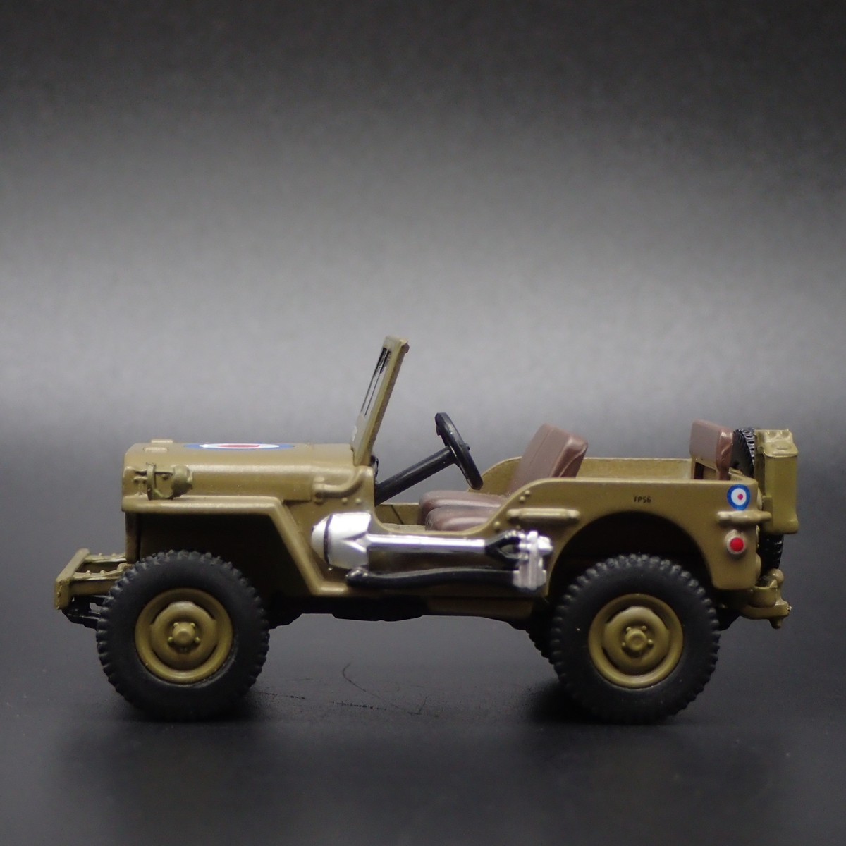 中古カー模型　Jeep Willys (1941) 1941-1945 WWII WILLYS MB JEEP BRITISH ARMY COMMAND CAR 1:64