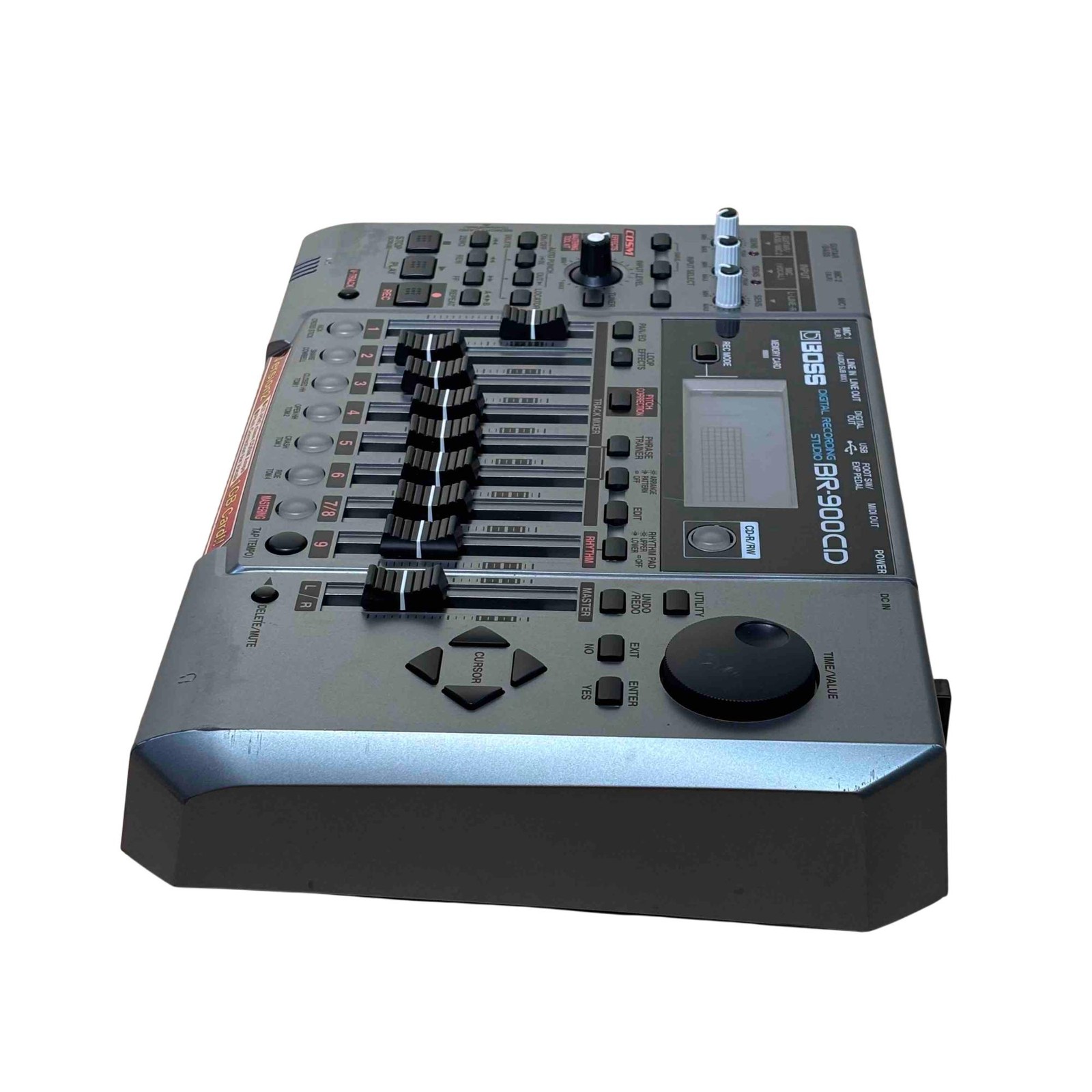 BOSS Audio BR-900CD 8 Physical Tracks/64 Total V-Tracks Digital Recording Studio