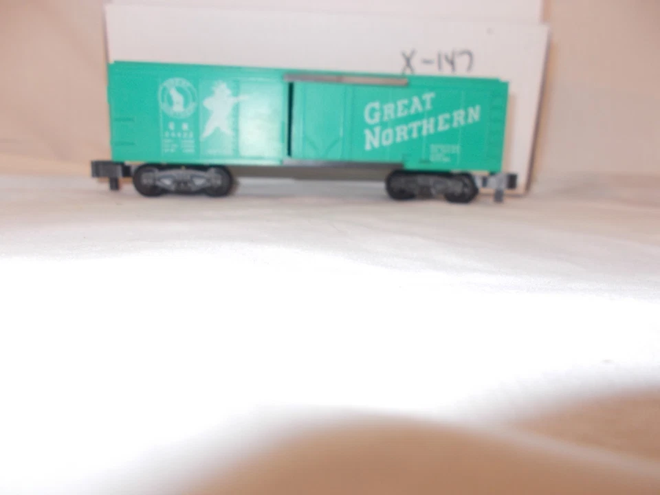 AMERICAN FLYER 24422 GREAT NORTHERN BOX CAR WITH RARE SLIDING DOOR LOT #X-147 - Image 2 of 4