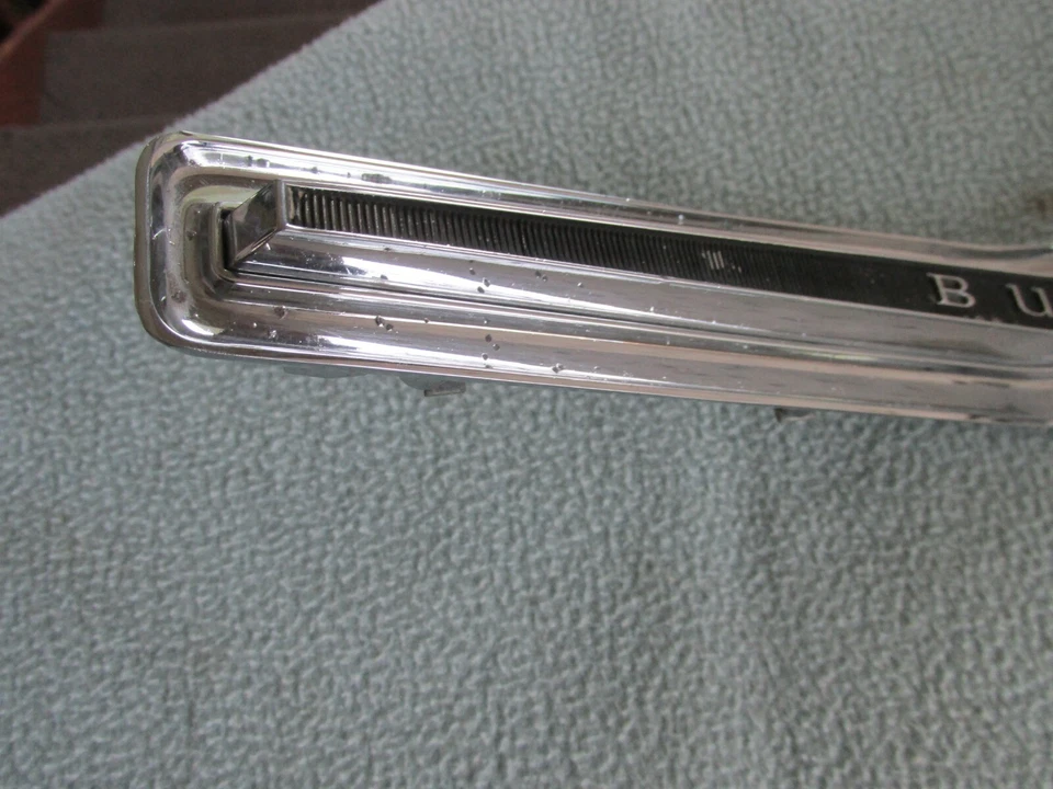 BARRA CENTRAL BOCINA ORIGINAL PARA BUICK INVICTA 1962 O LESABRE Foto 2 de 4