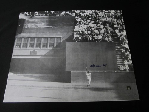 WILLIE MAYS AUTOGRAPHED GIANTS THE CATCH 16x20 BW PHOTO MAYS HALO TOP EDGE SCUFF - 第 1/4 張圖片