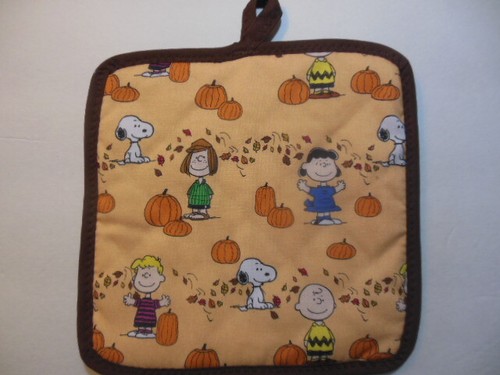 PEANUTS 2022 HALLOWEEN Potholders, NEW, hand-crafted, 8"x 8" - Picture 6 of 11