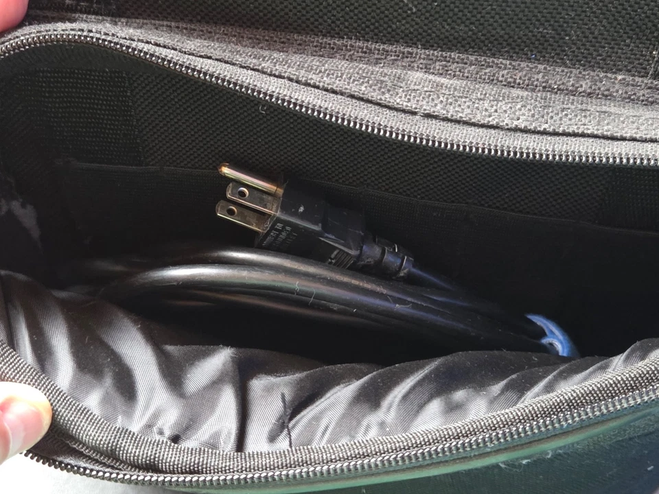 Best audio mixer? MACKIE 1402-VLZ Pro 14-Channel Mic/Line Mixer WITH padded bag. - Image 3 of 4