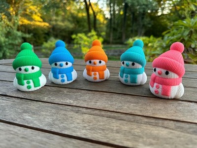 Schneemann 3D gedruckte Strickfigur - bunte Mütze & Schal