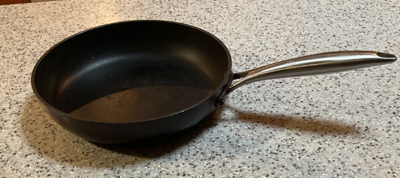GOURMET PROFESSIONAL GRADE Hard Anodized Non-Stick Aluminum 10" Fry Pan-NICE!