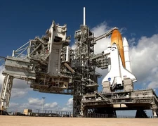 SPACE SHUTTLE ENDEAVOUR (STS-134) ON LAUNCH PAD 39A - 8X10 NASA PHOTO (ZZ-607)