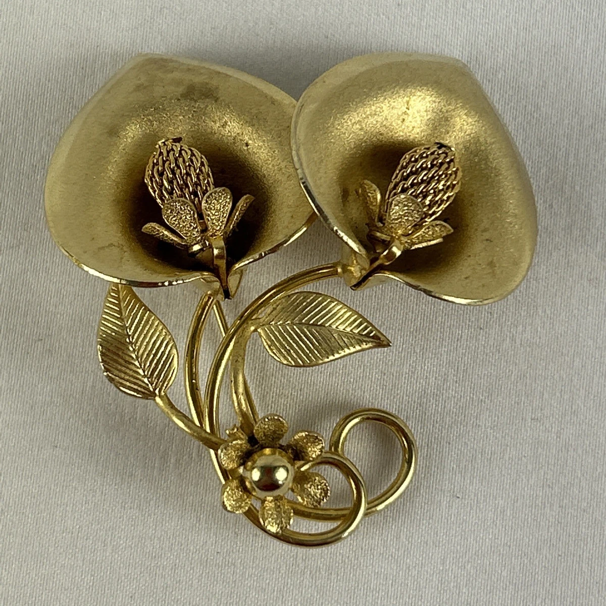 Calla lily cheap brooch