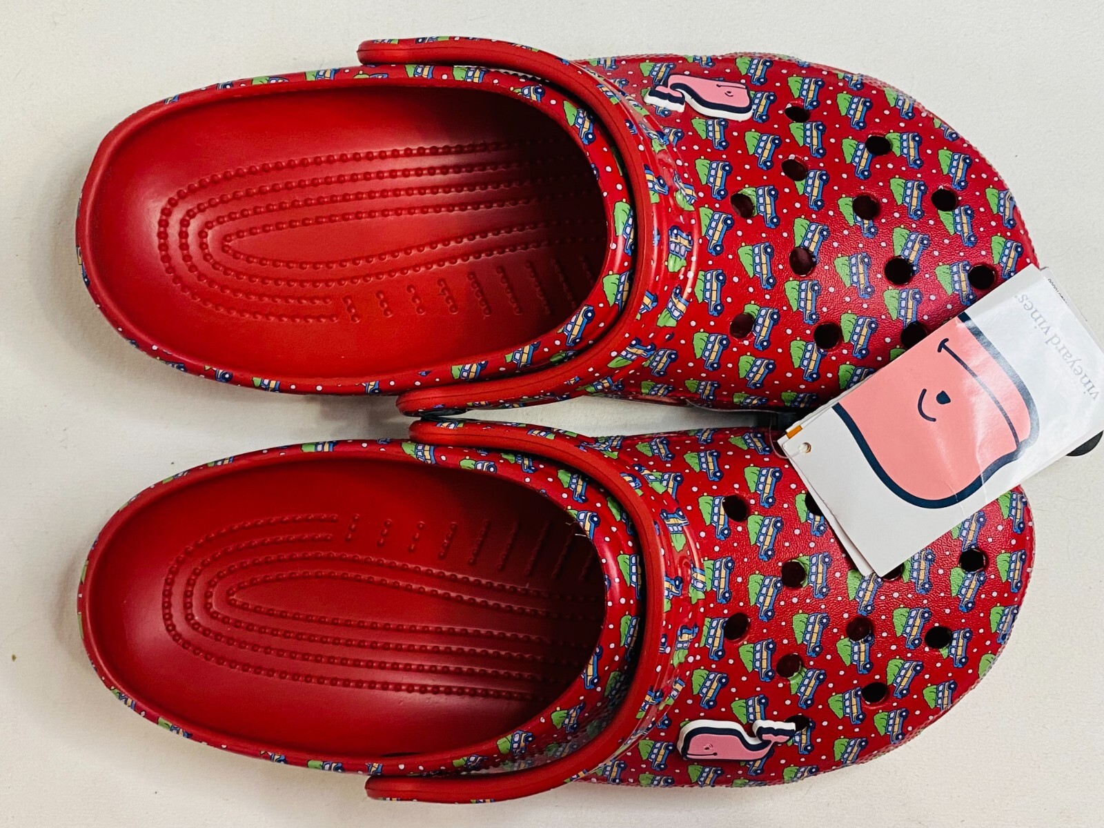Vineyard Vines Crocs Holiday Christmas NWT Red Clogs With Jibbitz M10
