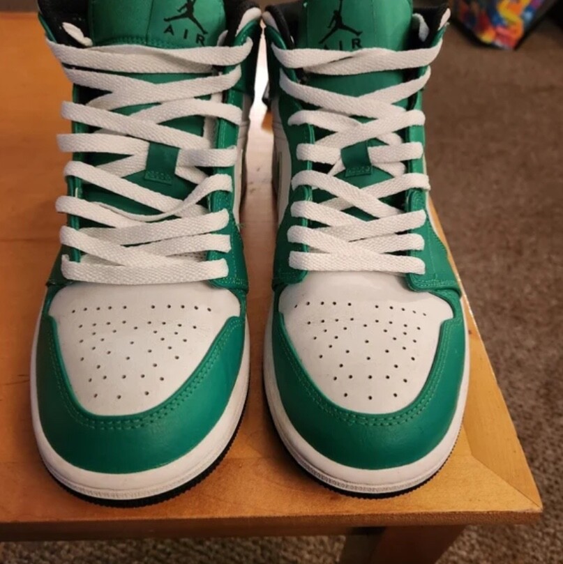 shoes size 6-7 brand:nike,jordan,airmax. Pre-owned pretty comfortable  stylist.