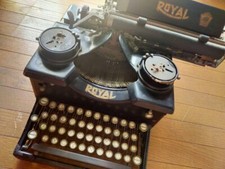 Royal Manual Typewriter Made In USA Vintage  Antique 1940 Beautiful Item thumbnail