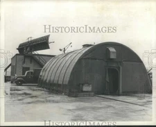 1945 Press Photo Jamesway Shelter & Experimental Radar Building and Antenna