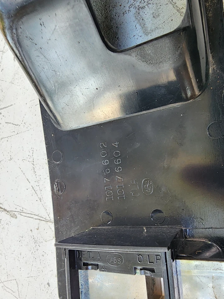 Chevrolet Impala SS 94 95 96 paso derecho PANEL DE PUERTA TRASERA Bandeja de cenizas Panel de bloqueo de ajuste  Foto 3 de 3