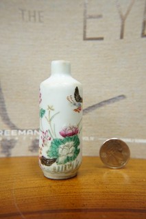 Chinese Famille Rose 'Flowers and Birds' Snuff Bottle