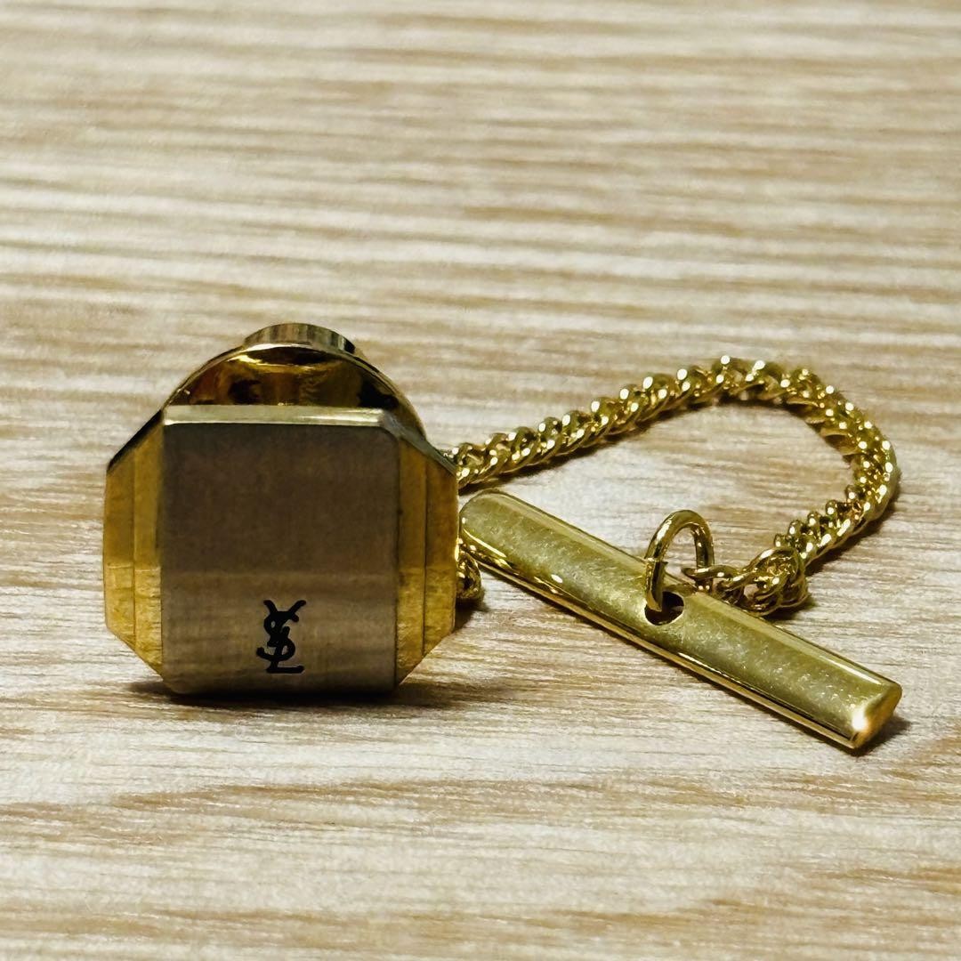 Cravatta camicia Yves Saint Laurent spilla bavero logo Ysl colore oro tono argento K