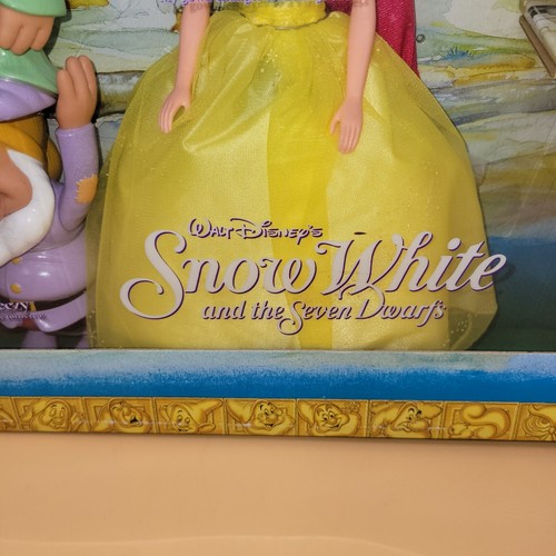 Vintage 1993 Walt Disney Snow White & The Seven Dwarfs Set-Color Change Surprise - Picture 7 of 14