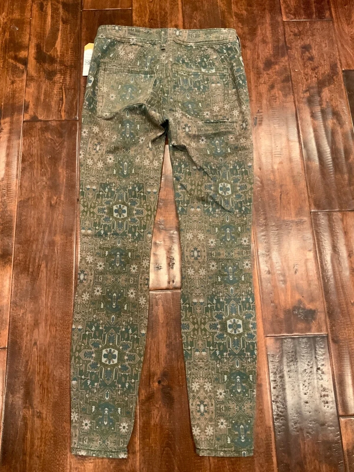 Pantalones de mezclilla ajustados Anthropologie tostados y verdes con estampado geométrico, talla 24 Foto 4 de 4