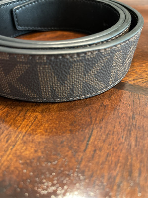 Michael Kors Brown Logo Men\'s Belt with Silver-Tone Buckle Michael Kors Mens Pebbled Leather Belt Brown Silver Plaque  main image 4