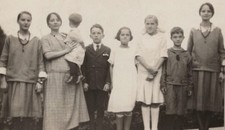 1920s Large Family Portrait Children Sisters Brothers Suits Dresses