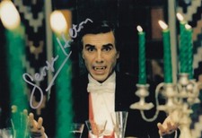 GEORGE HILTON signed Autogramm 20x30cm DINNER WITH VAMPIRE in Person autograph