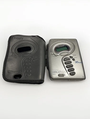 Vtg SONY Walkman WM-FX271 FM/AM Radio Cassette Silver Radio Read